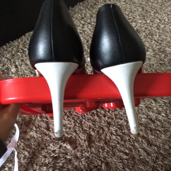 Heels - Picture 2 of 3